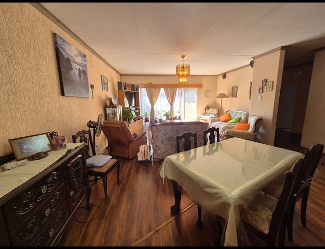 3 BEDROOM TOWNHOUSE FOR SALE IN VANDERBIJLPARK SW 2